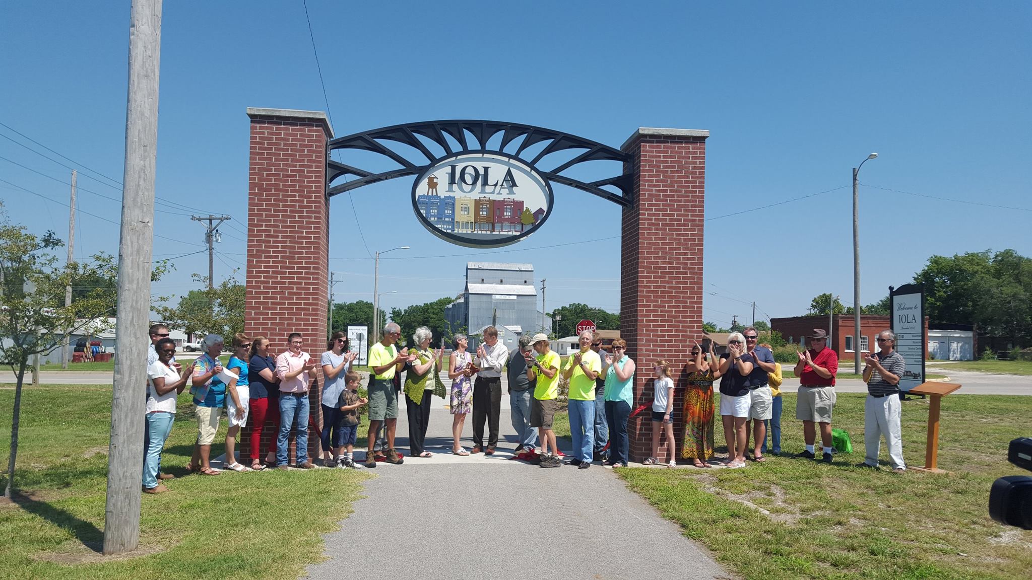 Trail Arches Dedicated in Humboldt and Iola
